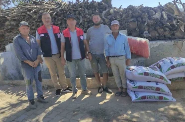 Buldan’da orman yangınından etkilenen üreticilere saman ve yem desteği sağlandı 