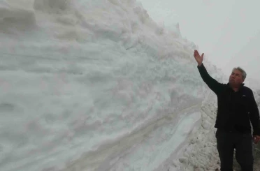 Burası ne Van ne Hakkari: Yaz şehri Mersin’de kar 2 metreyi aştı 