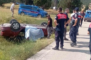Burdur’da otomobil şarampole devrildi: 1 ölü, 1 yaralı 