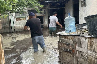 Burdur’da sağanak sonrası bazı evleri su bastı 