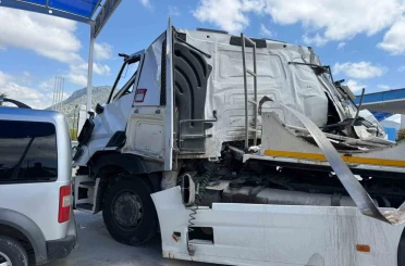 Burdur’da tır, kamyona çarptı: 1 yaralı 