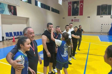 Burhaniye’de Babalar Günü’ne özel basketbol turnuvası 