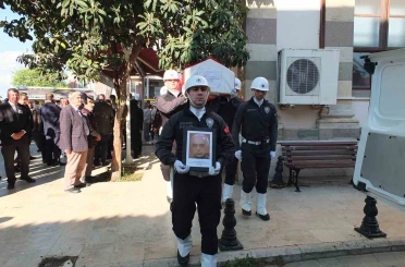 Burhaniye’de emekli müdür törenle toprağa verildi 