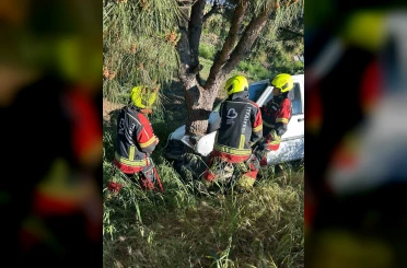 Burhaniye’de şarampole düşen otomobilin sürücü yaralandı 