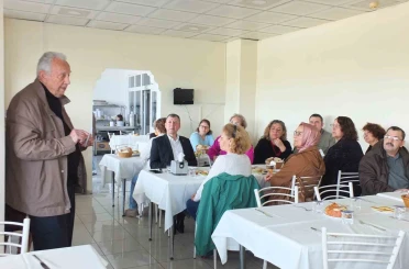 Burhaniye’de Yüksek Öğrenim Derneği üyeleri kahvaltıda buluştu 