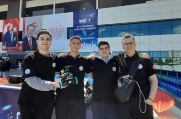 Burhaniyeli öğrencilerden robot yarışmasında önemli başarı 