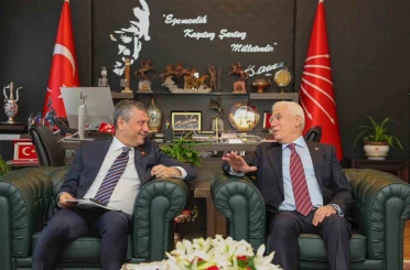 Bursa Büyükşehir Belediye Başkanı Bozbey’den Genel Başkan Özel’e ziyaret 