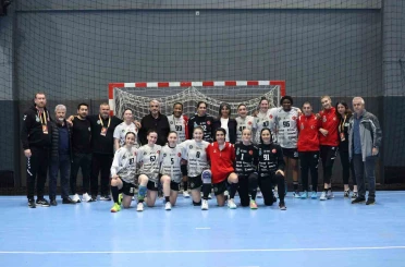Bursa Büyükşehir Belediyespor şampiyonluğa koşuyor 