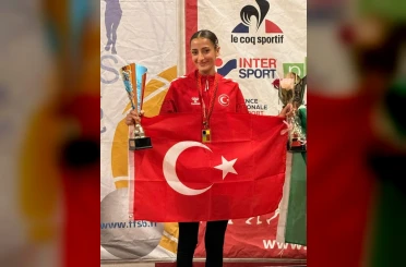 Bursa Büyükşehir Belediyesporlu Nazmiye Ak dünya üçüncüsü 