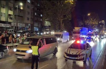 Bursa’da alkollü şahıs metro direğine çıktı: Ulaşım durdu, elektrik kesildi 