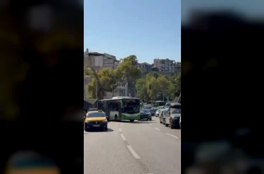 Bursa’da düğün konvoyunun önünü bu sefer otobüs kesti 