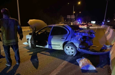 Bursa’da feci kaza: Bariyere çarpıp takla attı, 2 yaralı 