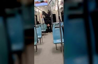Bursa’da gençlerin metroda tehlikeli oyunu kameraya yansıdı 