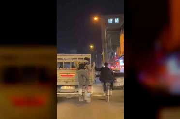 Bursa’da gençlerin tehlikeli yolculuğu kamerada 