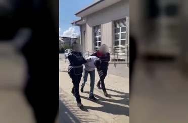 Bursa’da hapis cezası bulunan şahıs uyuşturucu ve silahla yakalandı 