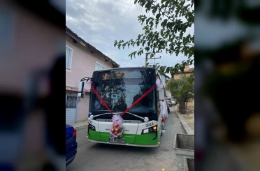 Bursa’da otobüs gelin arabası gibi süslendi 