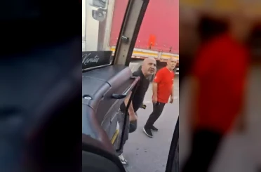 Bursa’da otobüs şoförü ile sürücü arasında ters yön tartışması 