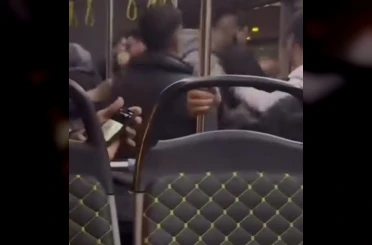 Bursa’da otobüste yumruk yumruğa kavga kamerada 