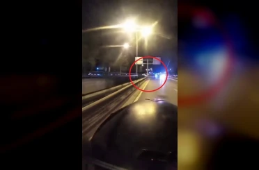 Bursa’da otomobil bariyerlere çarpıp böyle takla attı...Feci kaza kask kamerasında 