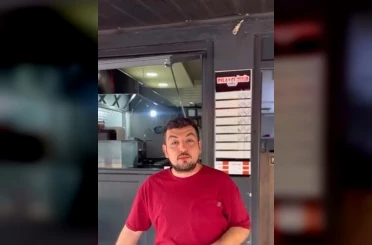 Bursa’da pilavcıya giren hırsız tatlı yedi, işyeri sahibi çağrı yaptı 
