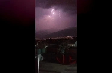 Bursa’da şimşekler geceyi aydınlattı 