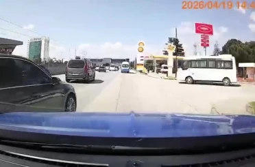 Bursa’da trafikte tehlikeli anlar: Makas atan sürücü kazaya davetiye çıkardı 