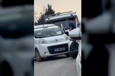 Bursa’da trafikte yol verme kavgası kamerada 