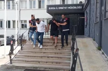 Bursa’da "Yeğenin zor durumda" yalanıyla altın vurgunu: Yaşlı kadını dolandıran 2 şüpheli tutuklandı 