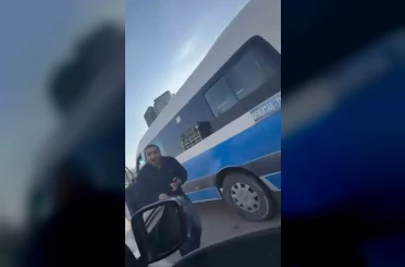 Bursa’da yol verme kavgası kamerada... Camı kırdı, 180 bin lira ceza yedi 