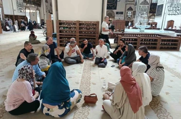 Bursalı rehberlere Ulu Cami’de hat sanatı eğitimi 