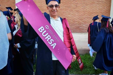 Bursa’nın aile hekimi Dr. Ahmet Kartal, 10’uncu diplomasını Eskişehir’de aldı 