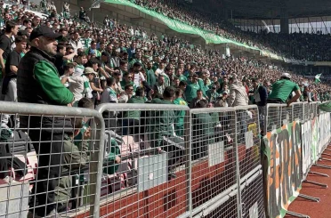 Bursasporlu taraftarların kavgasını polis ayırdı 