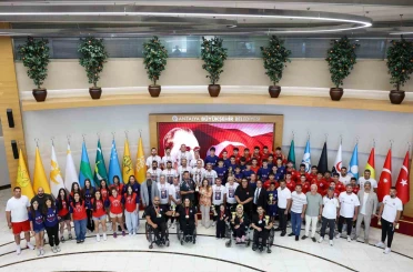 Büşra Özdemir: "14 farklı branşta spora destek veriyoruz" 