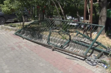 Büyükçekmece’de ortaokul önünde yaşanan kazada faciadan dönüldü: 2’si çocuk 6 yaralı 