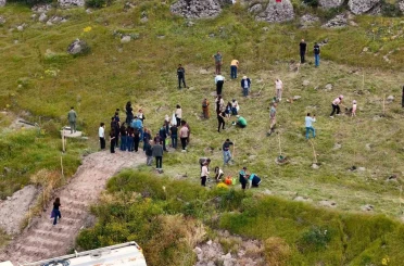 Büyükşehir, 300 fidanı toprakla buluşturdu 
