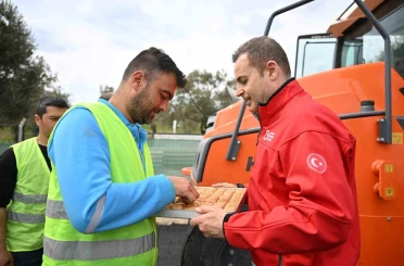 Büyükşehir yaz kış demeden yol çalışmalarına devam ediyor 
