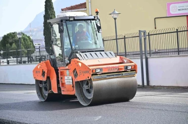 Büyükşehirden hastane otoparkına 2 bin ton sıcak asfalt 