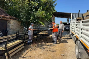 Büyükşehir’den Manavgat’a bank ve piknik masası desteği 
