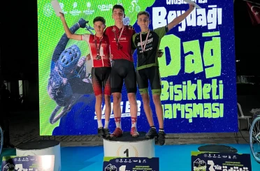 Büyükşehir’in genç pedalları Türkiye Şampiyonası’nda kürsüde 