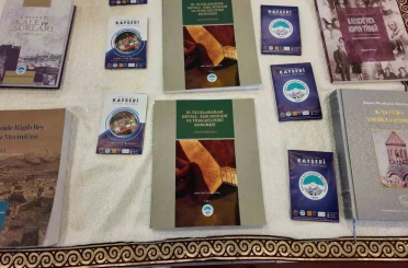 Büyükşehir’in Kültür Standı 8. Kayseri Kitap Fuarı’na renk katıyor 