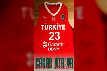Çağan için milli formasını bağışladı...1 milyon liradan açık artırmaya çıktı 