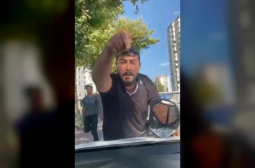 Cam silme bahanesiyle aracın kaputuna yatıp zorla para istemişti, tutuklandı 