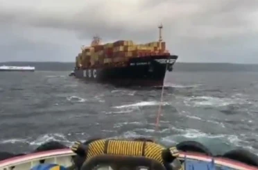 Çanakkale Boğazı’nda konteyner gemisi makine arızası yaptı 