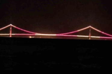 Çanakkale Köprüsü sarı kırmızılı renklerle aydınlatıldı 