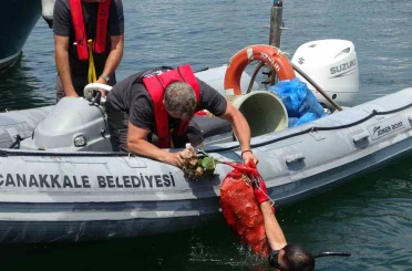 Çanakkale Yat Limanı’nda yüzey ve dip temizliği 