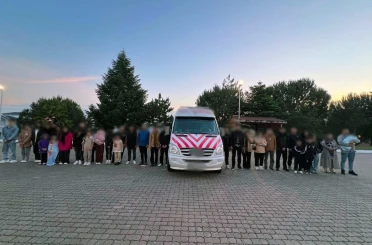 Çanakkale’de 33 kaçak göçmen ile 2 organizatör yakalandı 