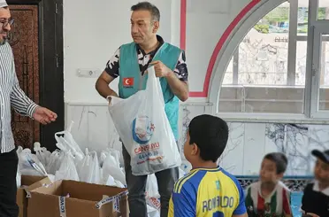 Cansuyu Derneği Cizre’deki Kur’an kursu öğrencilerinin yüzlerini güldürdü
