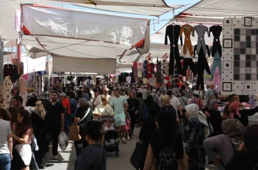 Çarşamba Kumaş Pazarı yeni yerinde kuruldu, vatandaşlar akın etti 
