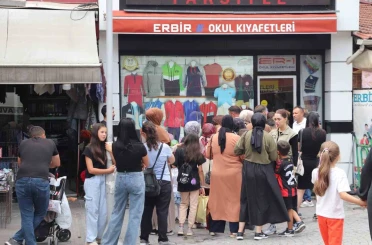 Çarşı’da okul kıyafetleri yoğunluğu 