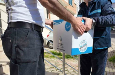 Çayırova’da ihtiyaç sahibi ailelere gıda kolisi dağıtılıyor 